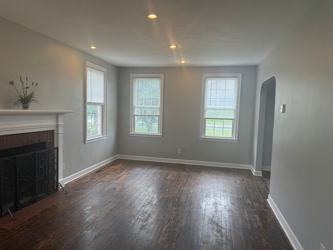 Building Photo - 129 Garber Ln