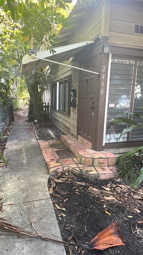 Foto principal - 2430 SW 25th Ter