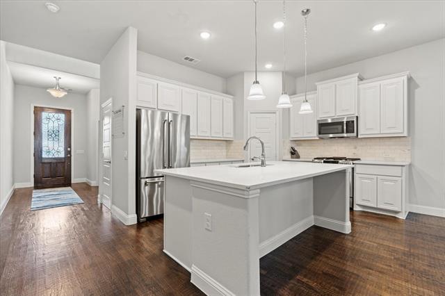 Building Photo - 16605 Hidden Cove Dr