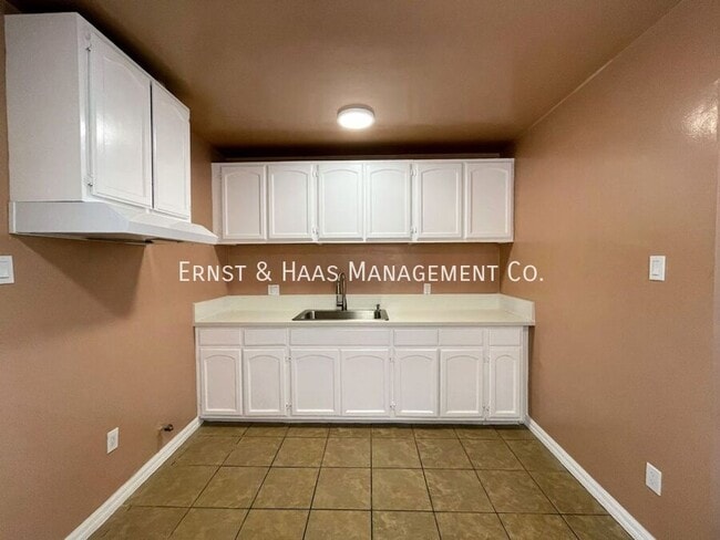 Foto del edificio - 1401 N Bullis Rd
