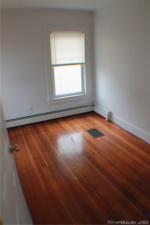 29 Alden Ave Unit 2nd FL, Enfield, CT 06082 Room for Rent in Enfield