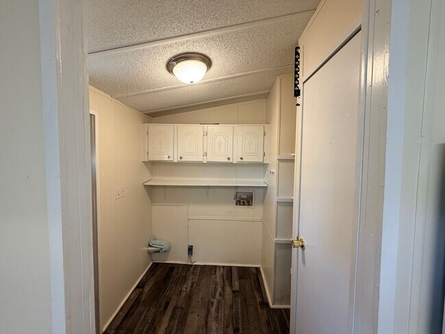 Foto del edificio - 3BD/1B Manufactured Home off of Bemiss Rd.