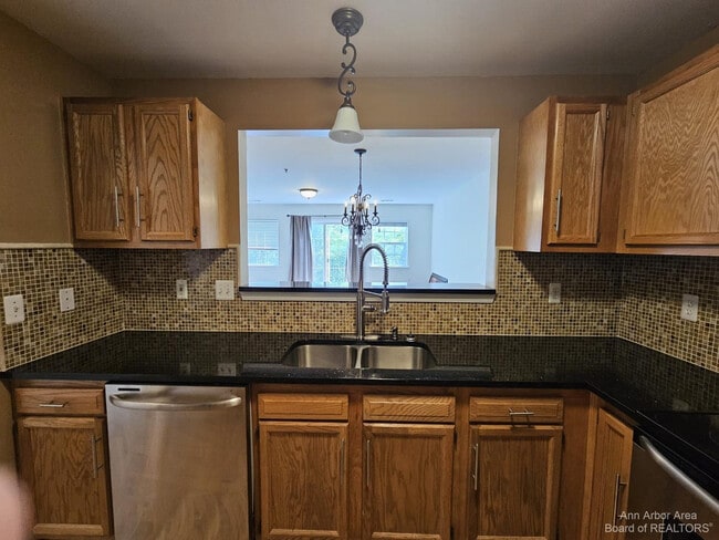 Foto del edificio - 1493 Silverbrook Ridge Dr