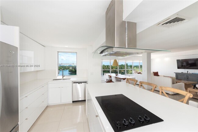 Foto del edificio - 9102 W Bay Harbor Dr