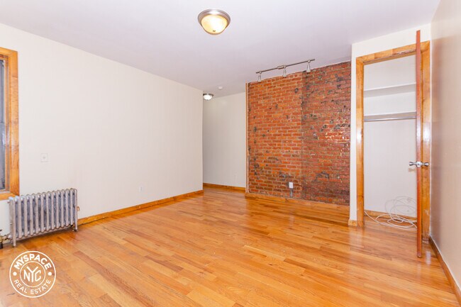 Foto del edificio - 1497 Carroll St