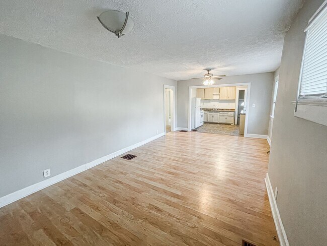 Building Photo - 2230 Woodlawn Ave