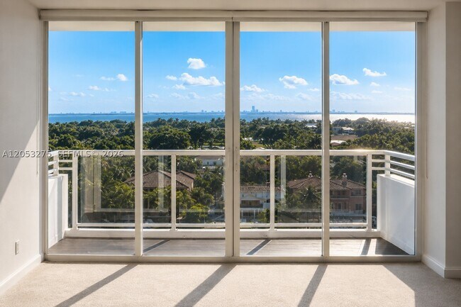 Foto del edificio - 5600 Collins Ave