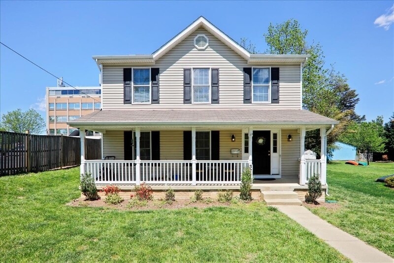 Primary Photo - 3717 Dupont Ave