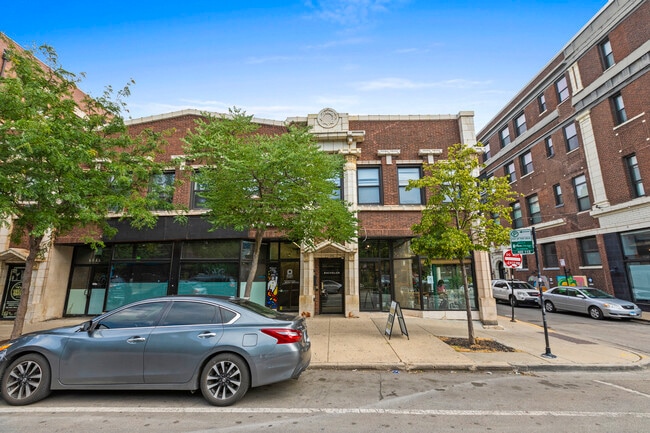 Building Photo - 1136 W Wilson Ave