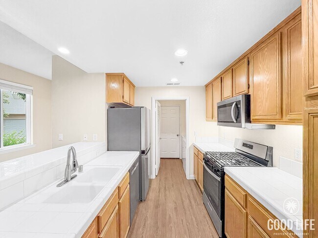 Foto del edificio - Beautiful 2Bd/2Ba Available In Sabre Springs