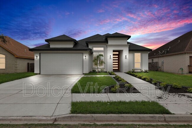 Building Photo - 1416 N Lookout Dr