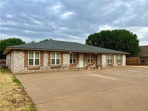 Building Photo - 1807 Suzanne Dr
