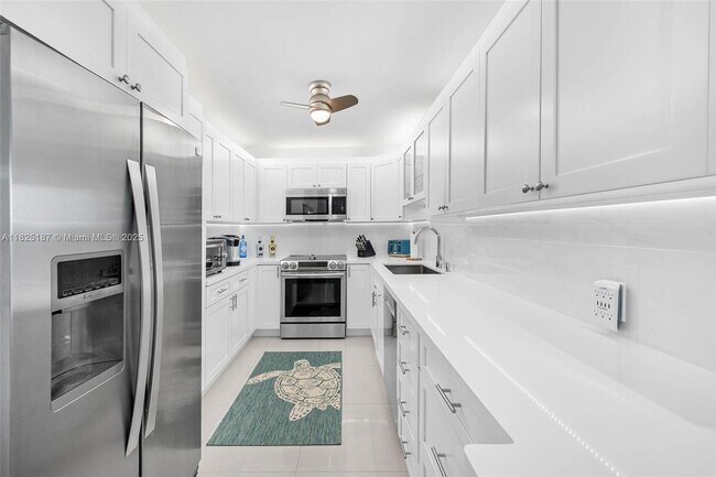 Building Photo - 3675 N Country Club Dr