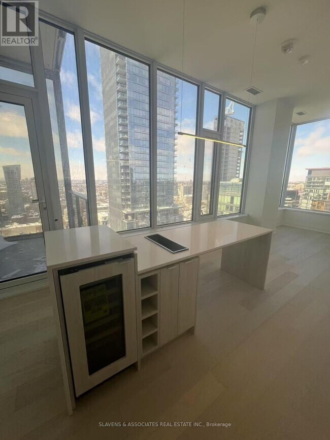 Photo du bâtiment - 11 Yorkville Ave