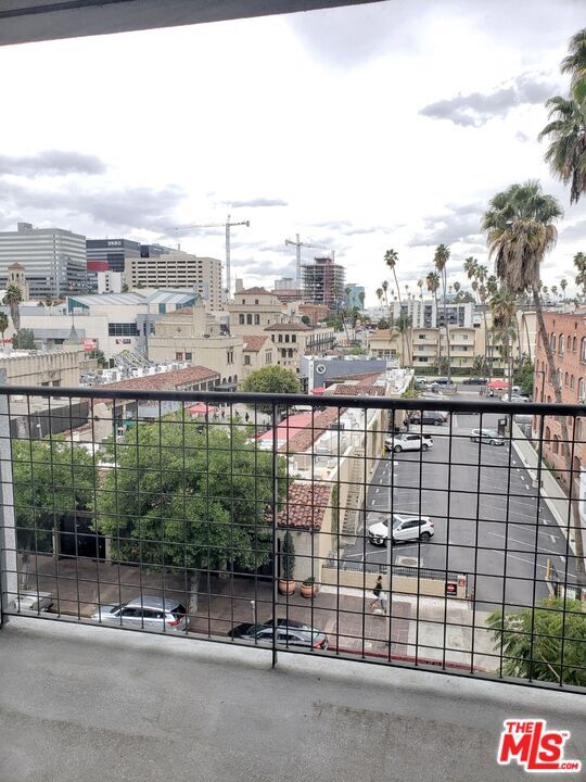 Foto principal - 540 S Kenmore Ave