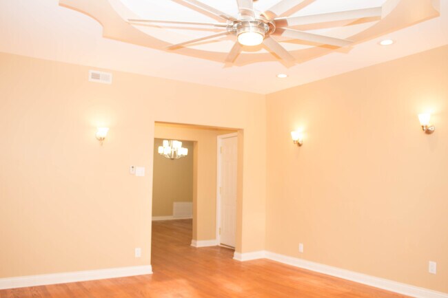 Foto del edificio - 8329 S Ingleside Ave