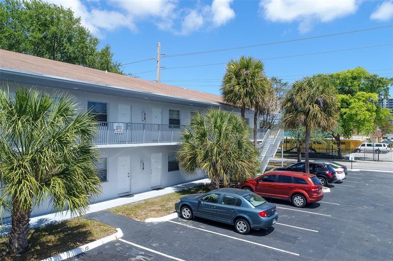 Primary Photo - 2401 Van Buren St