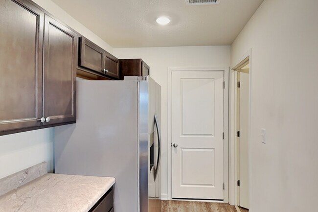 Building Photo - 2835 Strauss Ln