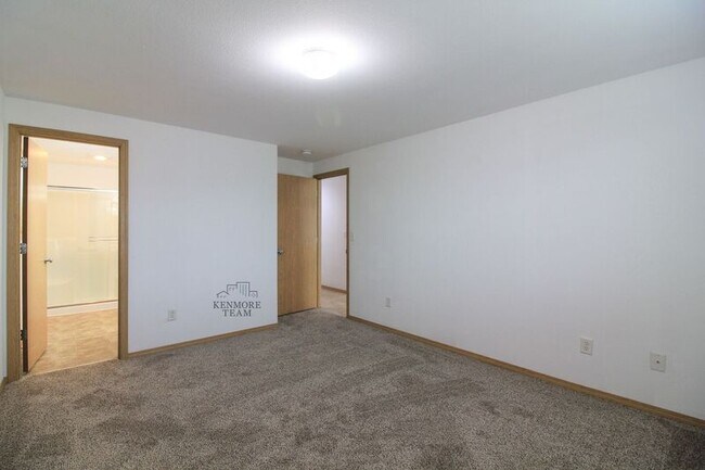 Building Photo - 5519 Salem Dr