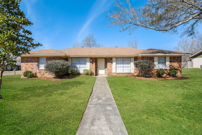 Primary Photo - 112 Easthaven Dr