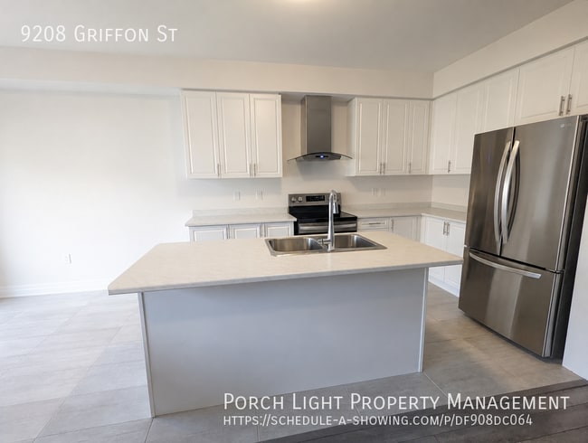 Building Photo - Amazing Chippawa Location! 3 Bedroom 3 Bathroom Basement Garage