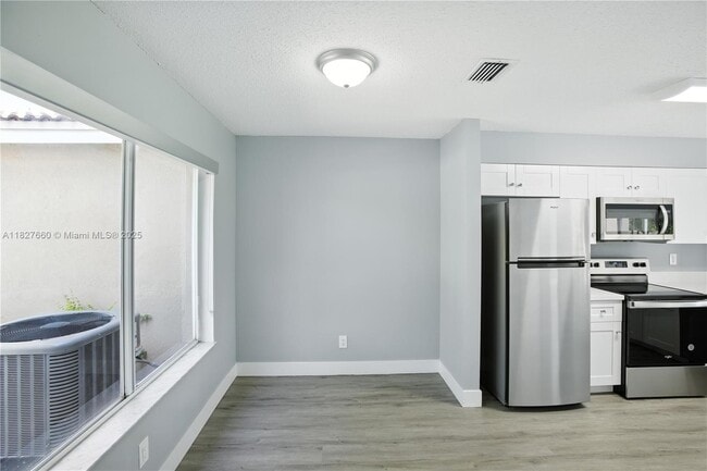 Building Photo - 1723 SW 109th Terrace