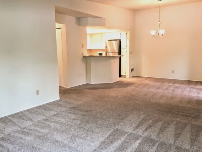 Foto del edificio - Spacious 2db, 2ba Condo Downtown Bellevue in Tranquil Setting