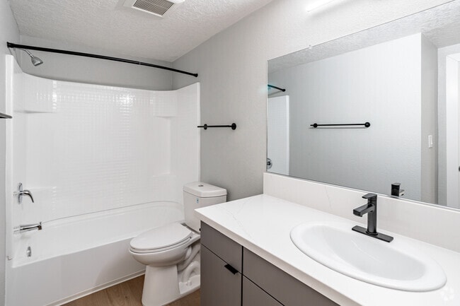 2BR, 1BA - 1012SF - Bathroom - Pacific Palms Apartments