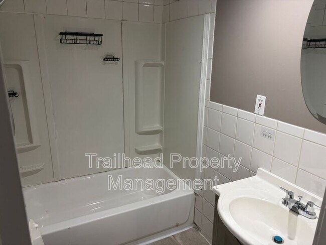 Foto del edificio - 10717 E Truman Rd