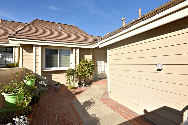 Foto del edificio - Gorgeous and Bright 2BR/2BA Home perfect f...
