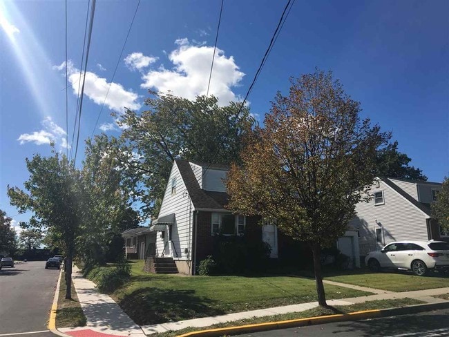 Building Photo - 247 Pandolfi Ave