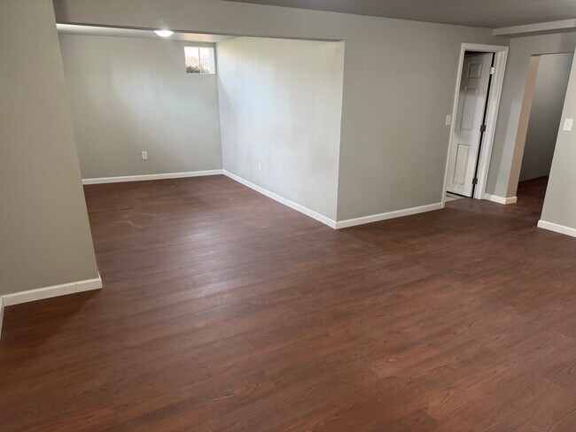 Foto del edificio - 433 S Jamestown Ave
