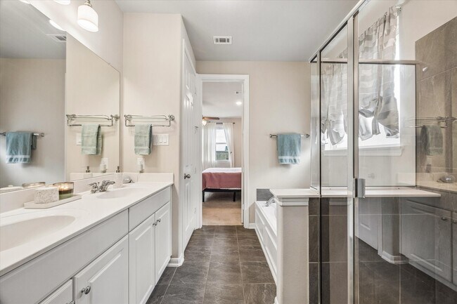 Foto del edificio - 13317 Emerald Mallard Dr