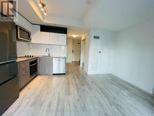 Building Photo - 135 Lower Sherbourne St