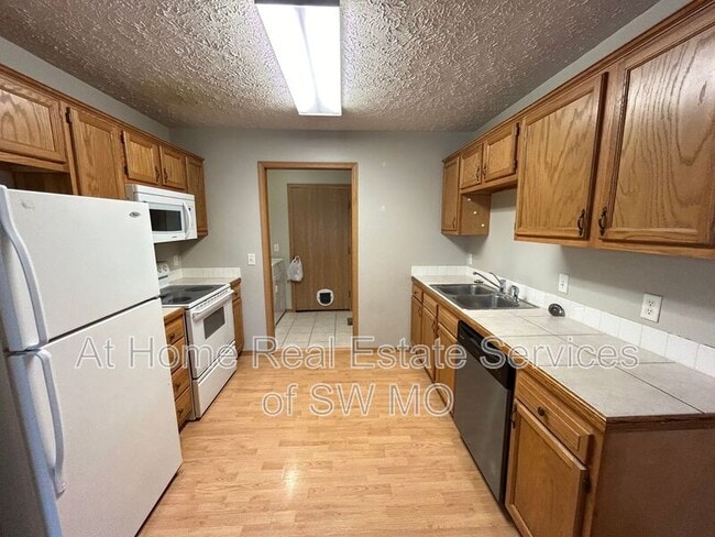 Building Photo - 1423 E Central St