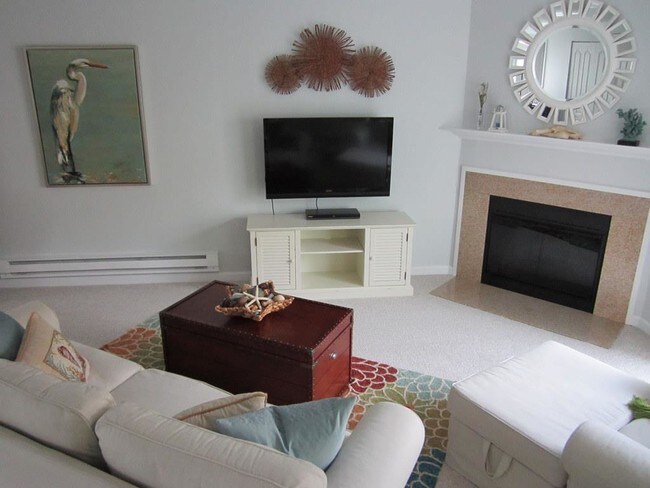 living room - 41 Grandview St