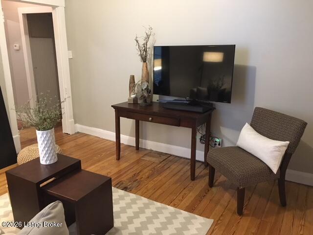 Foto del edificio - 3903 Kennison Ave