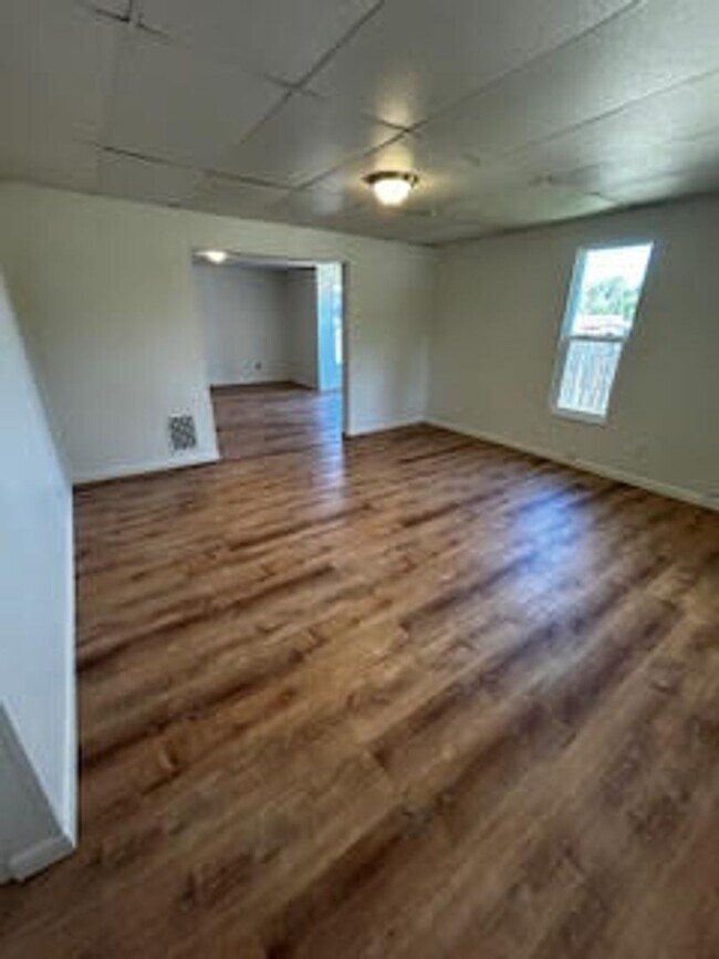 Building Photo - Super Clean 3 Bedroom home!