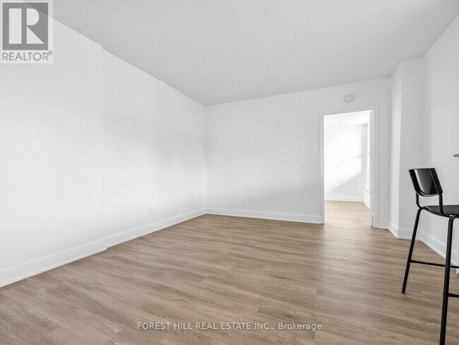 Building Photo - 70 Spadina Rd