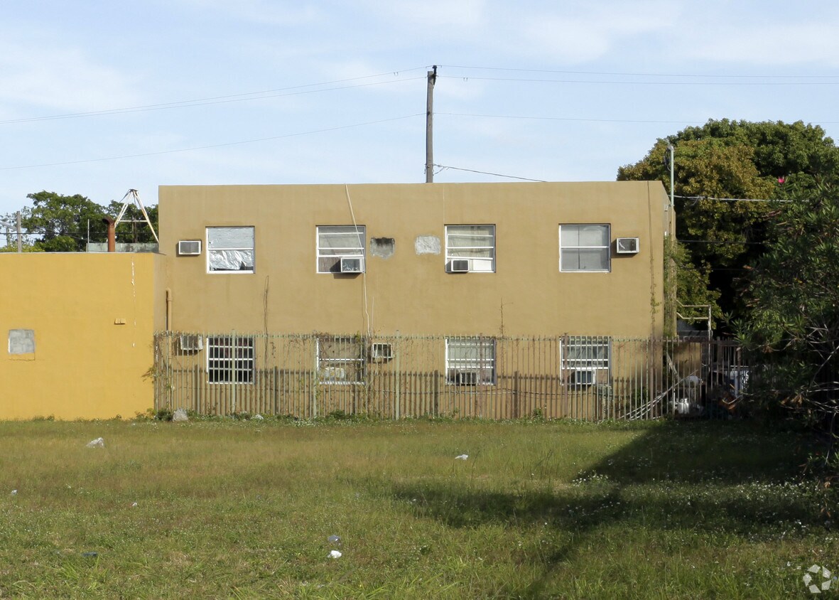 Building Photo - 244 NW 16th Ter