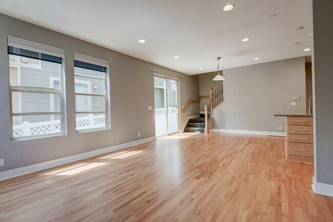 Foto del edificio - 11335 Uptown Ave
