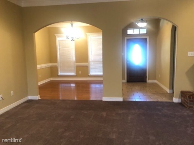 Building Photo - 4 br, 3 bath House - 327 S. Cedar Ridge Dr