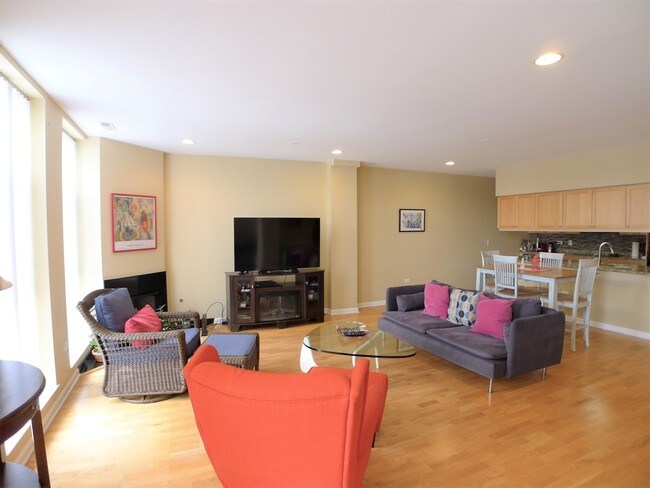 Foto del edificio - 1572 Maple Ave