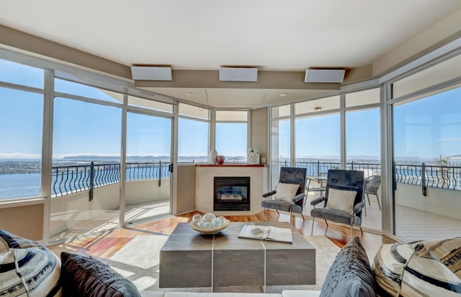 Building Photo - 700 W Harbor Dr