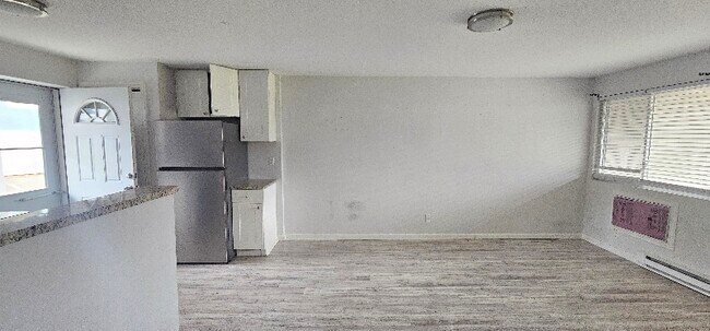 Foto del edificio - 125 Cosey Beach Ave