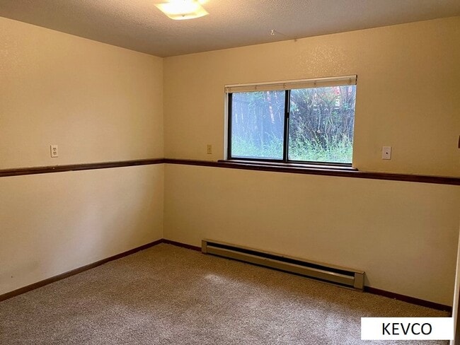 Building Photo - 622 Endicott St