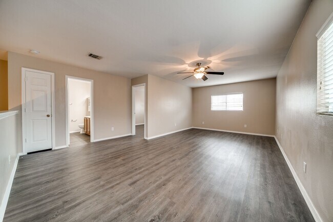 Foto del edificio - 4 Bedroom/2.5 Bath Canyon Spring Subdivision