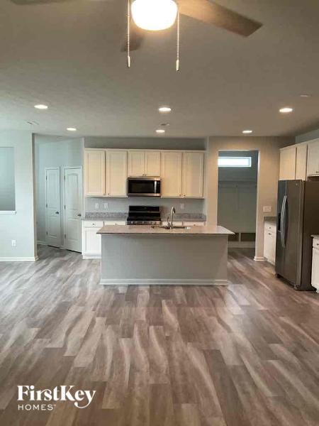Building Photo - 6805 Keepsake Dr