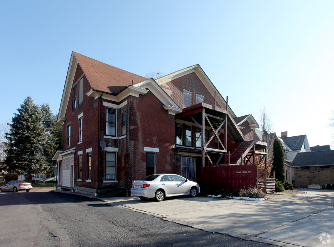 Building Photo - 8-10 Franklin St