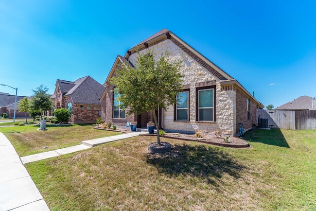 Building Photo - 3-BEDROOM IN CHAMPION HEIGHTS